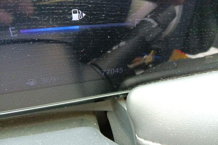 Used Venucia V 2022 260T Black Horse Edition · Idol Odometer Close Up