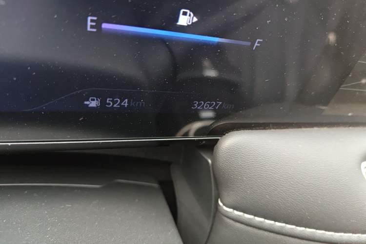 Used Venucia V 2022 260T Black Horse Edition · Idol Odometer Close Up