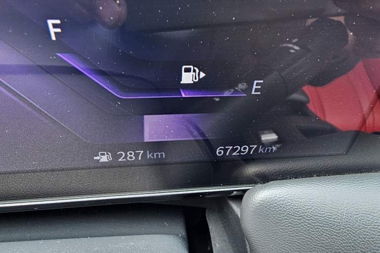 Used Venucia V 2022 260T Black Horse Edition · Idol Odometer Close Up