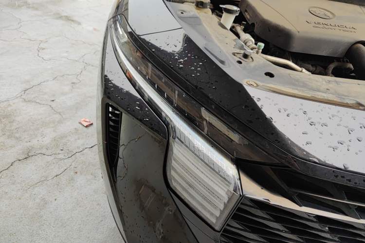 Used Venucia V 2022 260T Black Horse Edition · Idol Right Front Headlight