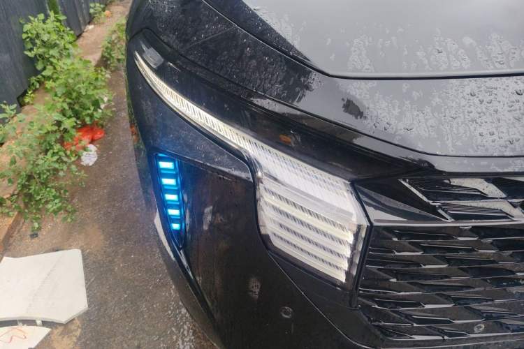 Used Venucia V 2022 260T Black Horse Edition · King Right Front Headlight