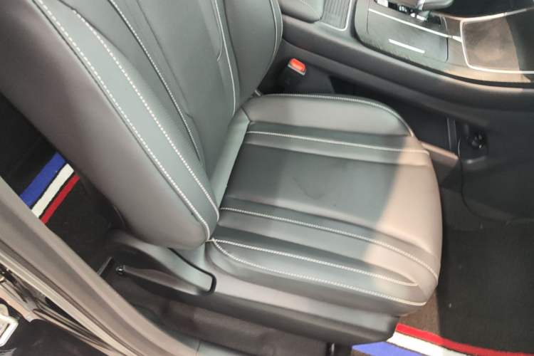 Used Venucia V 2022 260T Black Horse Edition · Idol Right Front Seat