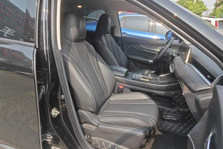 Used Venucia V 2022 260T Black Horse Edition · Idol Right Front Seat