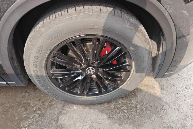 Used Venucia V 2022 260T Black Horse Edition · Idol Right Front Wheel Hub