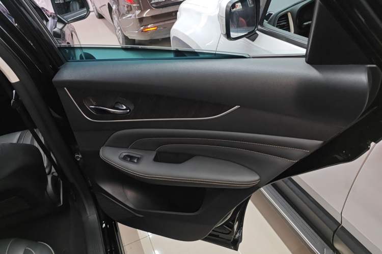 Used Venucia V 2022 260T Black Horse Edition · Idol Right Rear Door Interior