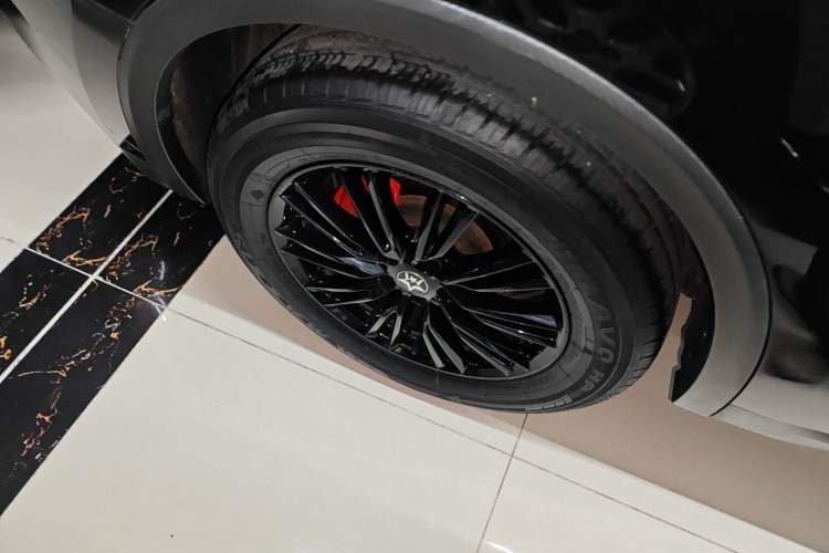 Used Venucia V 2022 260T Black Horse Edition · Idol Right Rear Wheel Hub