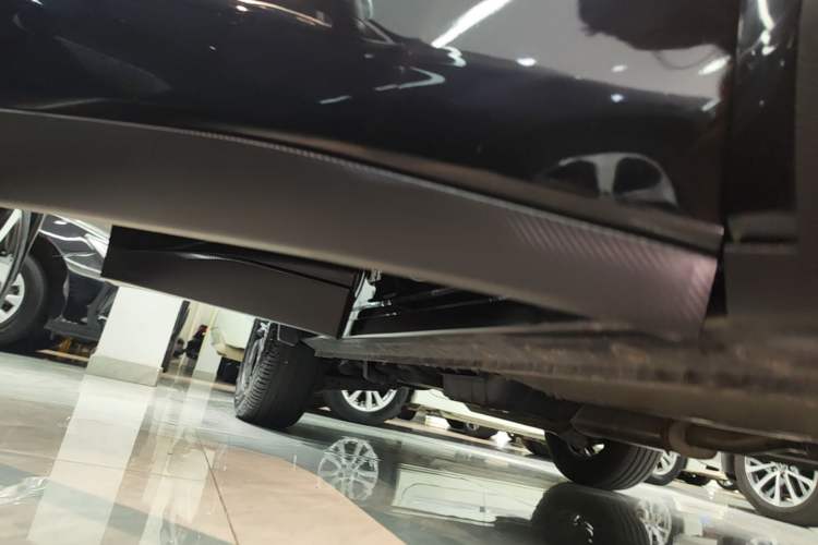 Used Venucia V 2022 260T Black Horse Edition · Idol Right Side Sill