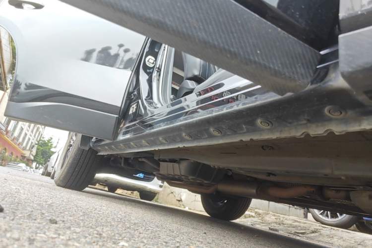 Used Venucia V 2022 260T Black Horse Edition · Idol Right Side Sill