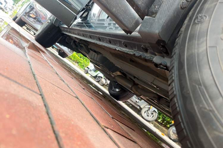 Used Venucia V 2022 260T Black Horse Edition · Idol Right Side Sill