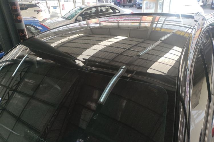 Used Venucia V 2022 260T Black Horse Edition · Idol Roof