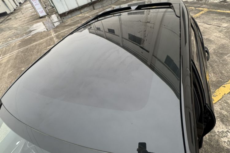 Used Venucia V 2022 260T Black Horse Edition · Idol Roof