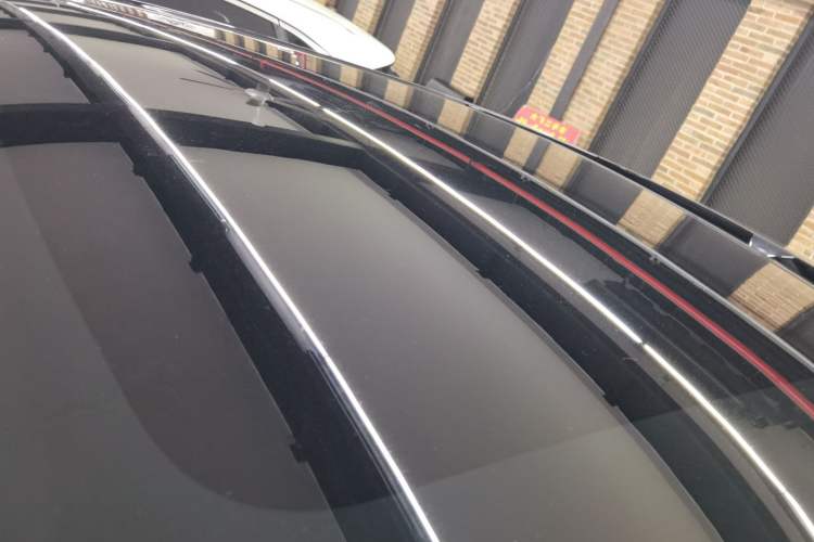 Used Venucia V 2022 260T Black Horse Edition · Idol Roof