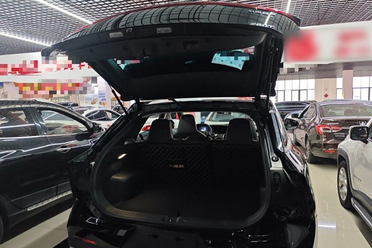 Used Venucia V 2022 260T Black Horse Edition · Idol Trunk