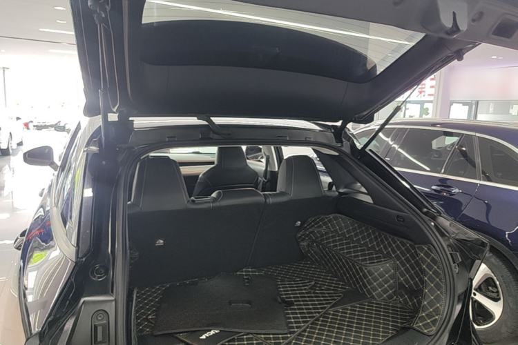 Used Venucia V 2022 260T Black Horse Edition · Idol Trunk