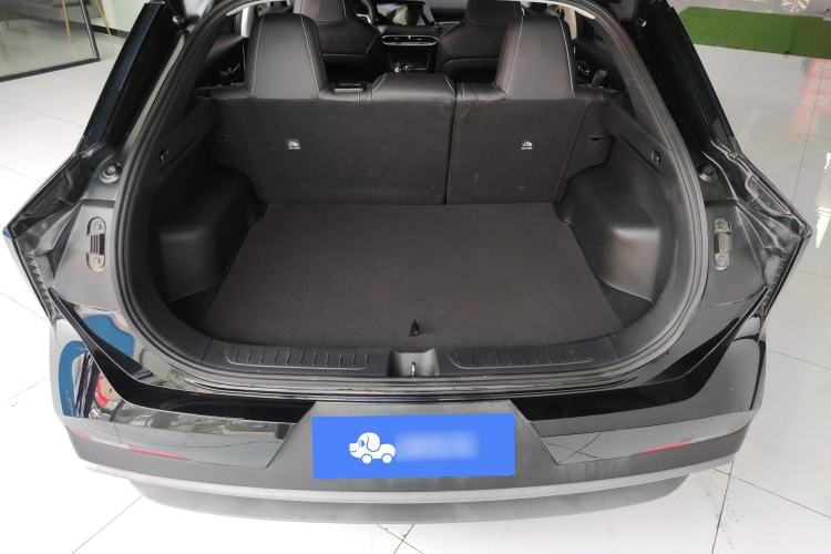 Used Venucia V 2022 260T Black Horse Edition · Idol Trunk