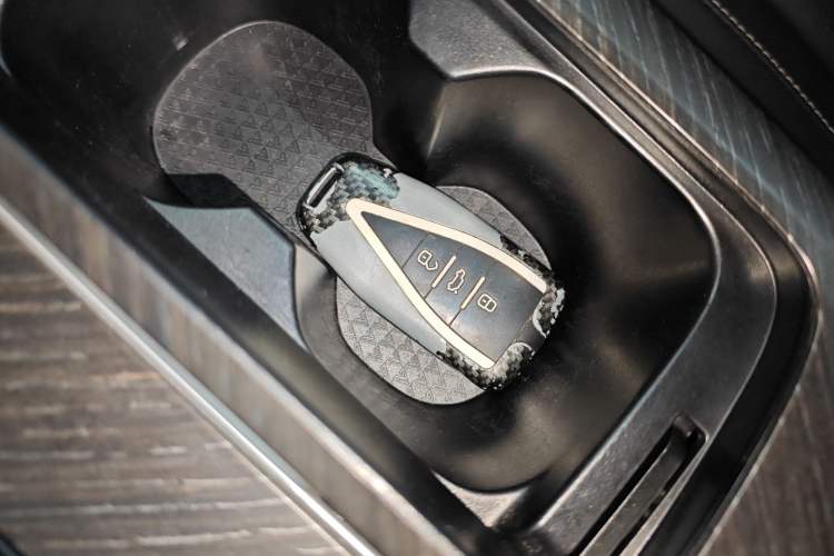 Used Venucia V 2022 260T Black Horse Edition · Idol Vehicle Key