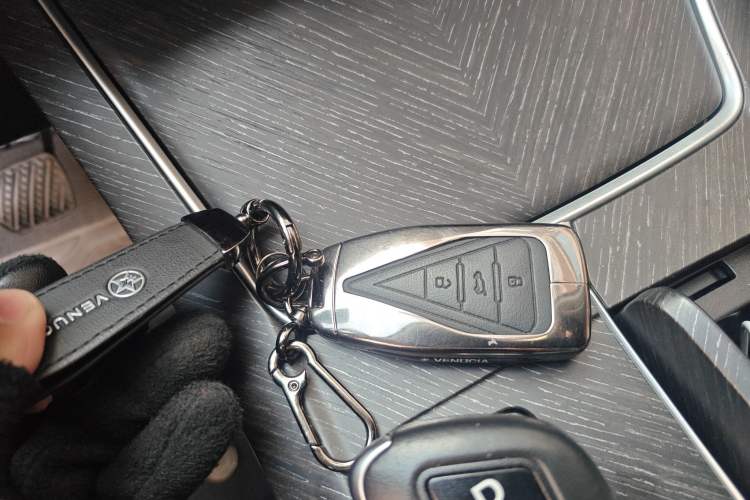 Used Venucia V 2022 260T Black Horse Edition · Idol Vehicle Key