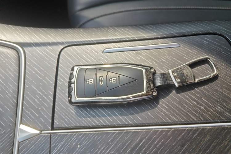 Used Venucia V 2022 260T Black Horse Edition · Idol Vehicle Key