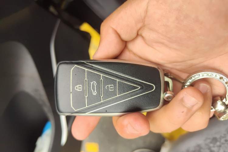 Used Venucia V 2022 260T Black Horse Edition · Idol Vehicle Key
