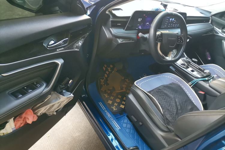 Used Venucia V 2022 260T Black Horse Edition · Idol Driver Seat