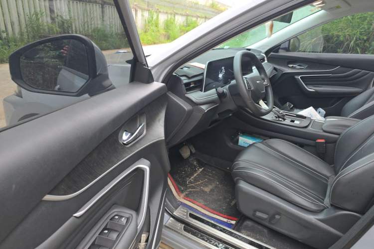 Used Venucia V 2022 260T Black Horse Edition · Idol Driver Seat