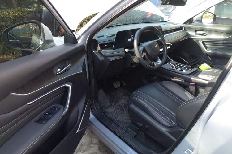 Used Venucia V 2022 260T Black Horse Edition · Idol Driver Seat