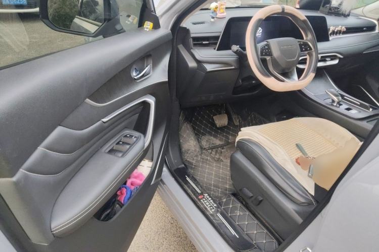 Used Venucia V 2022 260T Black Horse Edition · Idol Driver Seat
