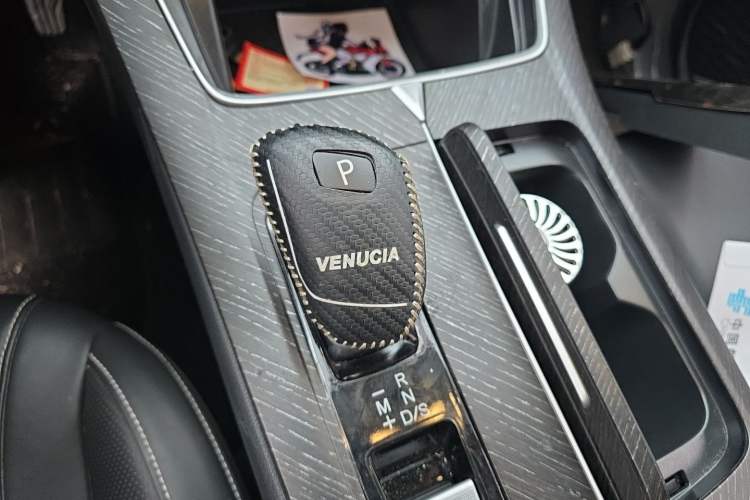 Used Venucia V 2022 260T Black Horse Edition · Idol Gear Lever