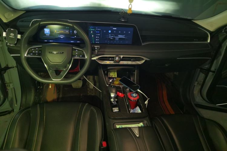 Used Venucia V 2022 260T Black Horse Edition · Idol Interior 2