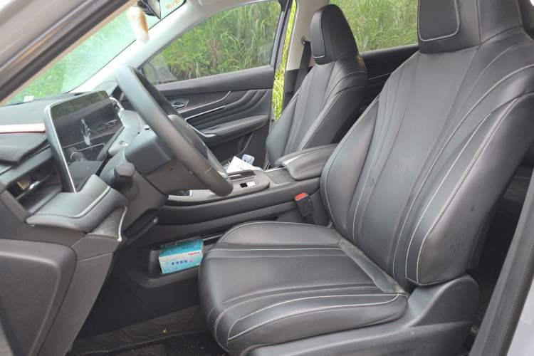Used Venucia V 2022 260T Black Horse Edition · Idol Left Front Seat