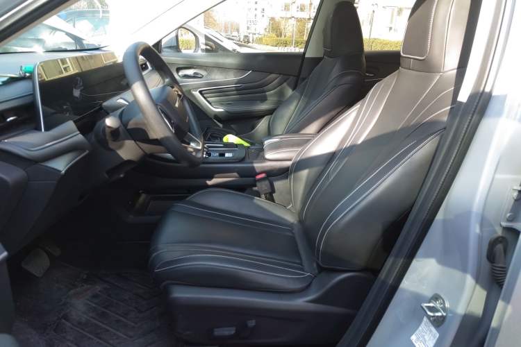 Used Venucia V 2022 260T Black Horse Edition · Idol Left Front Seat