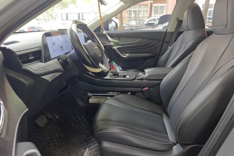Used Venucia V 2022 260T Black Horse Edition · Idol Left Front Seat
