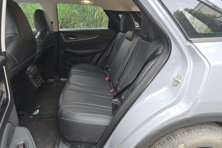Used Venucia V 2022 260T Black Horse Edition · Idol Left Rear Seat