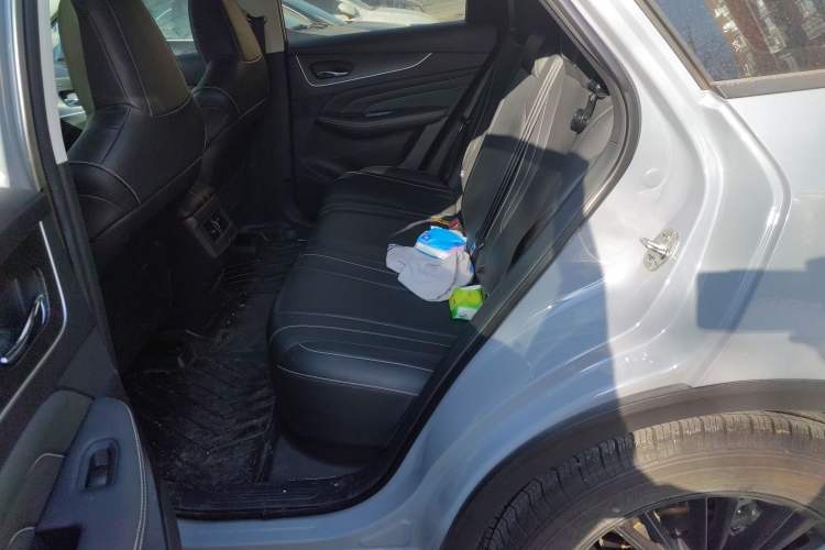 Used Venucia V 2022 260T Black Horse Edition · Idol Left Rear Seat