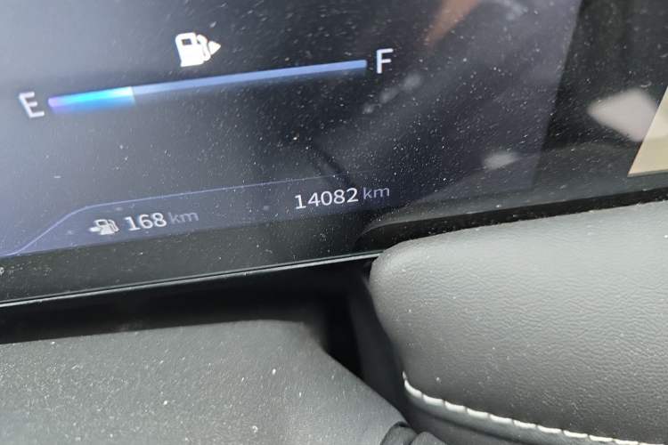 Used Venucia V 2022 260T Black Horse Edition · Idol Odometer Close Up