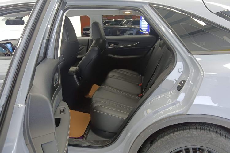 Used Venucia V 2022 260T Black Horse Edition · Idol Left Rear Seat