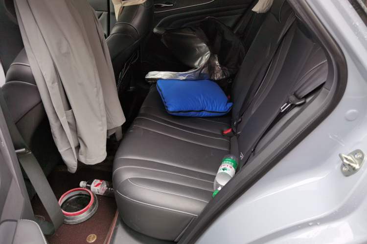 Used Venucia V 2022 260T Black Horse Edition · Idol Left Rear Seat