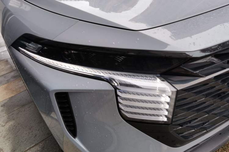 Used Venucia V 2022 260T Black Horse Edition · Idol Right Front Headlight