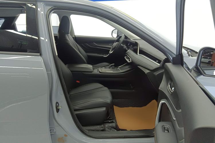 Used Venucia V 2022 260T Black Horse Edition · Idol Right Front Seat