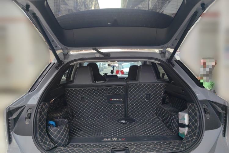 Used Venucia V 2022 260T Black Horse Edition · Idol Trunk