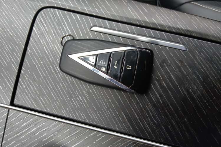 Used Venucia V 2022 260T Black Horse Edition · Idol Vehicle Key