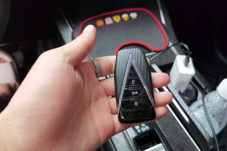 Used Venucia V 2022 260T Black Horse Edition · Idol Vehicle Key