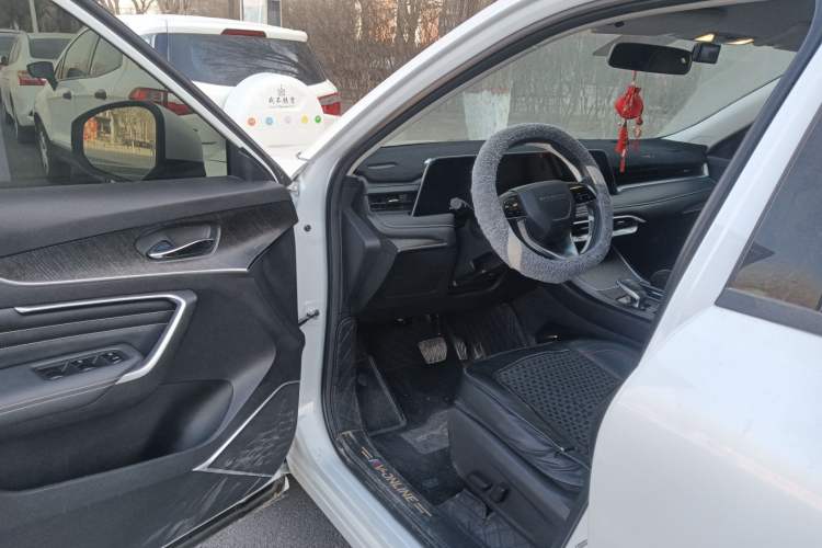 Used Venucia V 2022 260T Black Horse Edition · Idol Driver Seat