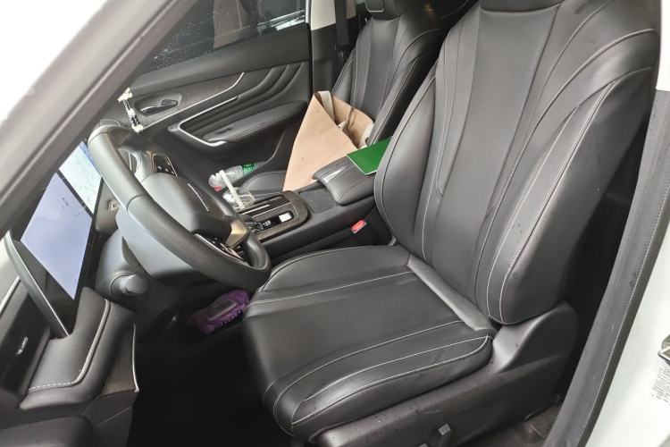 Used Venucia V 2022 260T Black Horse Edition · Idol Left Front Seat
