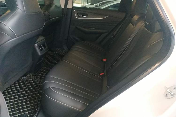 Used Venucia V 2022 260T Black Horse Edition · Idol Left Rear Seat