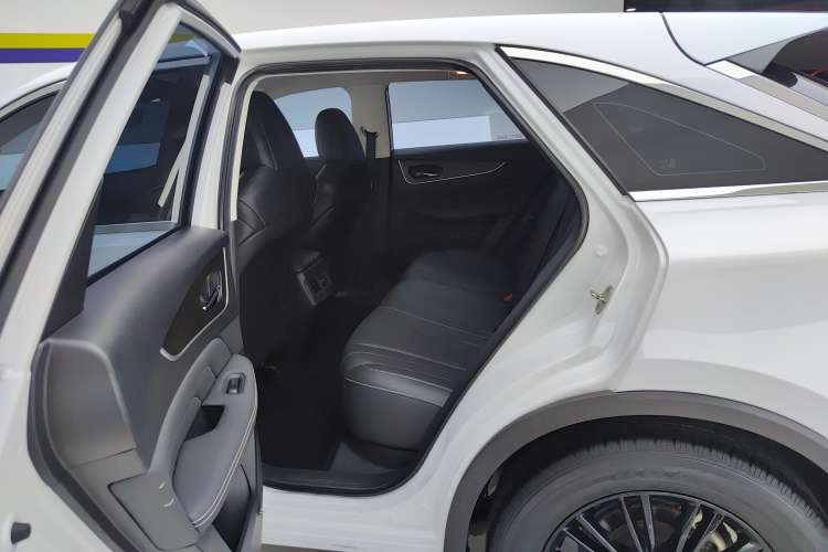 Used Venucia V 2022 260T Black Horse Edition · Idol Left Rear Seat