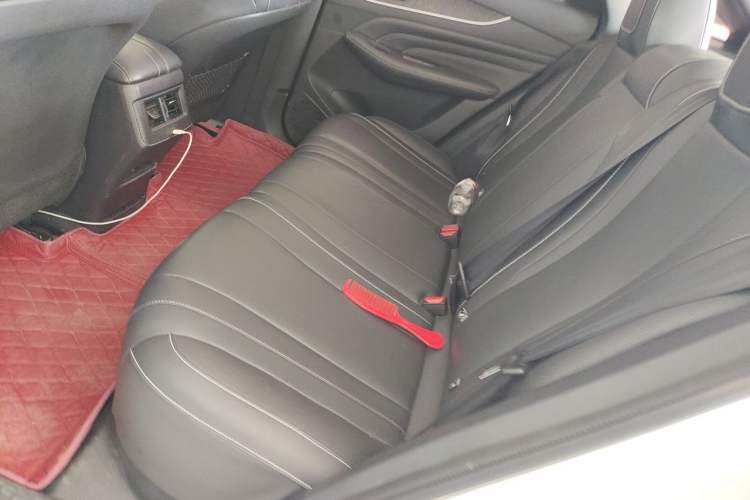 Used Venucia V 2022 260T Black Horse Edition · Idol Left Rear Seat