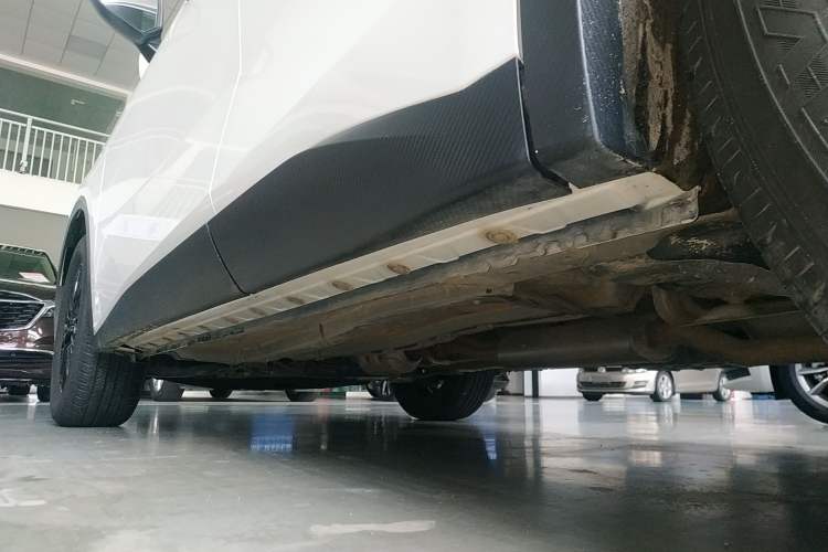 Used Venucia V 2022 260T Black Horse Edition · Idol Left Side Sill