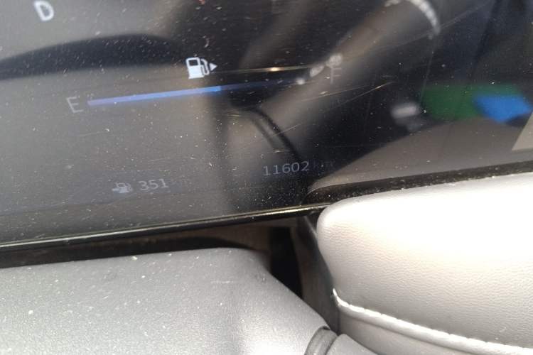 Used Venucia V 2022 260T Custom Edition · Idol Odometer Close Up