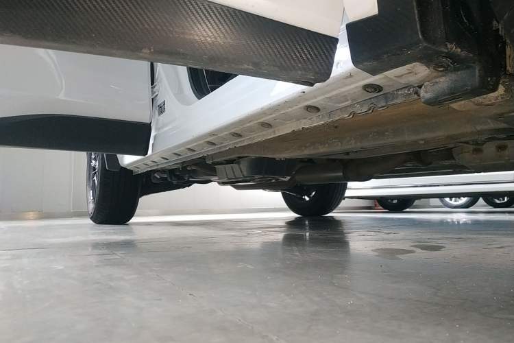 Used Venucia V 2022 260T Black Horse Edition · Idol Right Side Sill